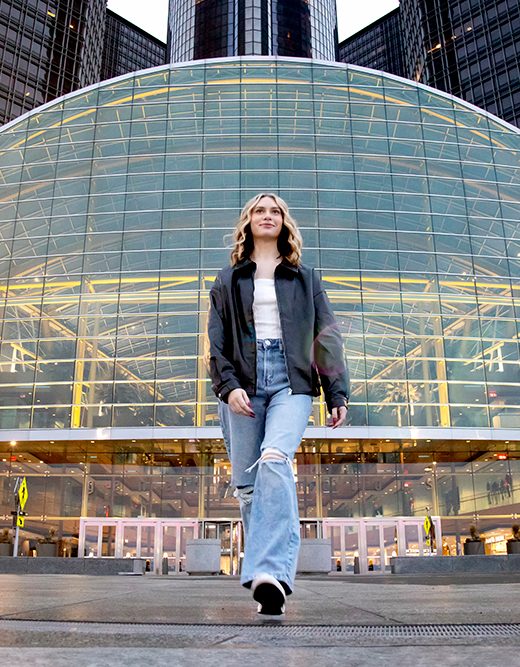 Best Detroit Senior Pictures - Renaissance Center