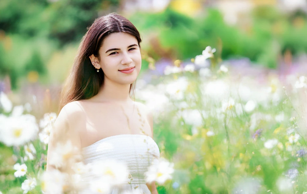 white dress for senior pictures Finished Photo Prop Looking for a finished senior photo prop for college graduates Spring Senior Pictures Ideas |