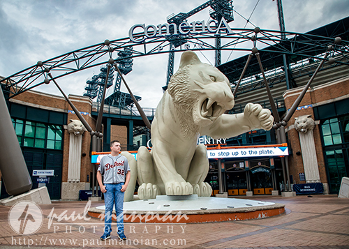 Detroit baseball senior pictures with the Comerica Park tiger