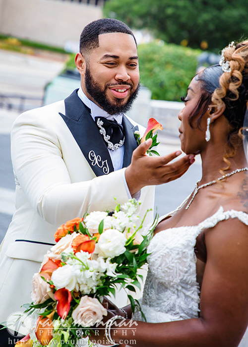 First Look Wedding Photos at the Detroit Institute of Arts