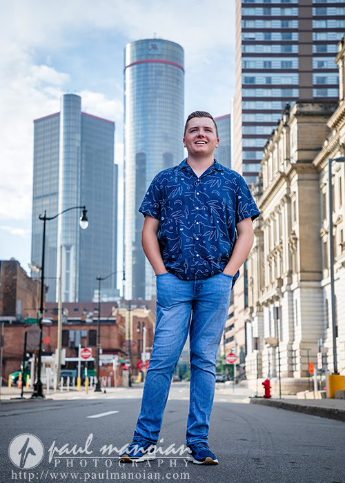 Swartz Creek senior pictures with the Detroit Renaissance Center in the background